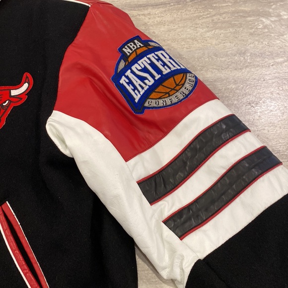 J.H. Design Authentic 1995 Chicago Bulls Eastern Conference Leather Jacket - Picture 7 of 15